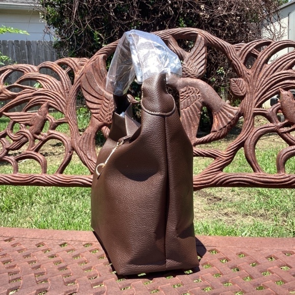 NWOT Vegan Leather Mahogany Brown Hook Close GoldTone Hardware Tote/Shoulder Bag - Picture 2 of 9